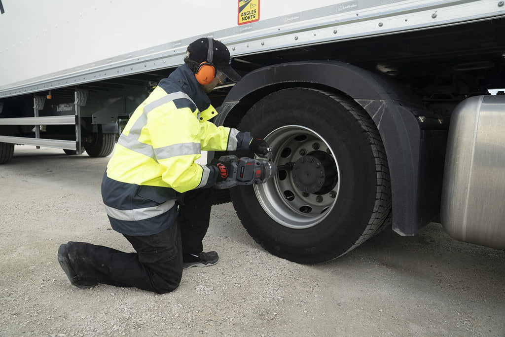 Ingersoll Rand W9691-K4E W9000 Series 20-Volt 1-Inch Cordless Impact Wrench Kit with Charger and 6-Inch Extended Anvil