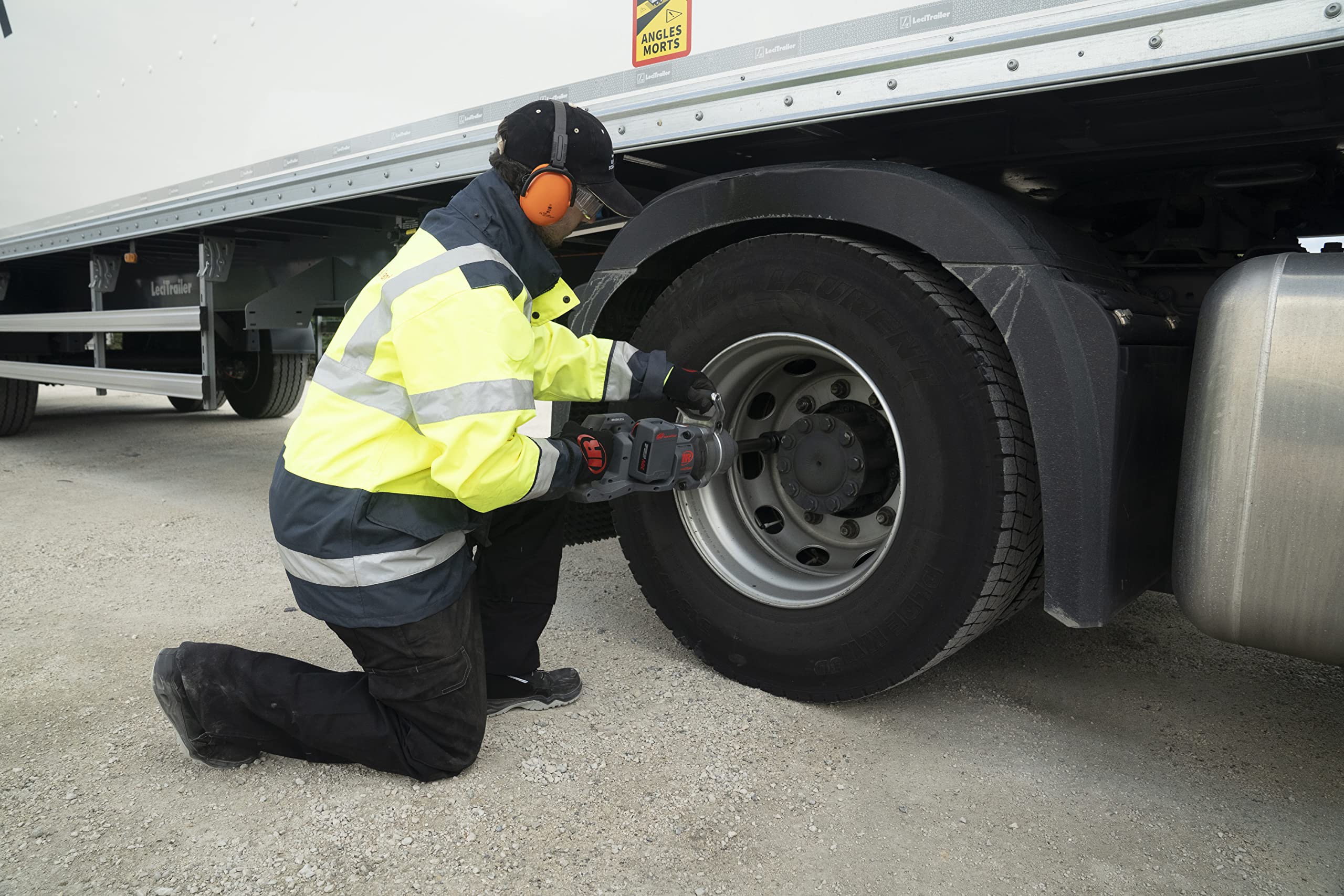 Ingersoll Rand W9691-K4E W9000 Series 20-Volt 1-Inch Cordless Impact Wrench Kit with Charger and 6-Inch Extended Anvil